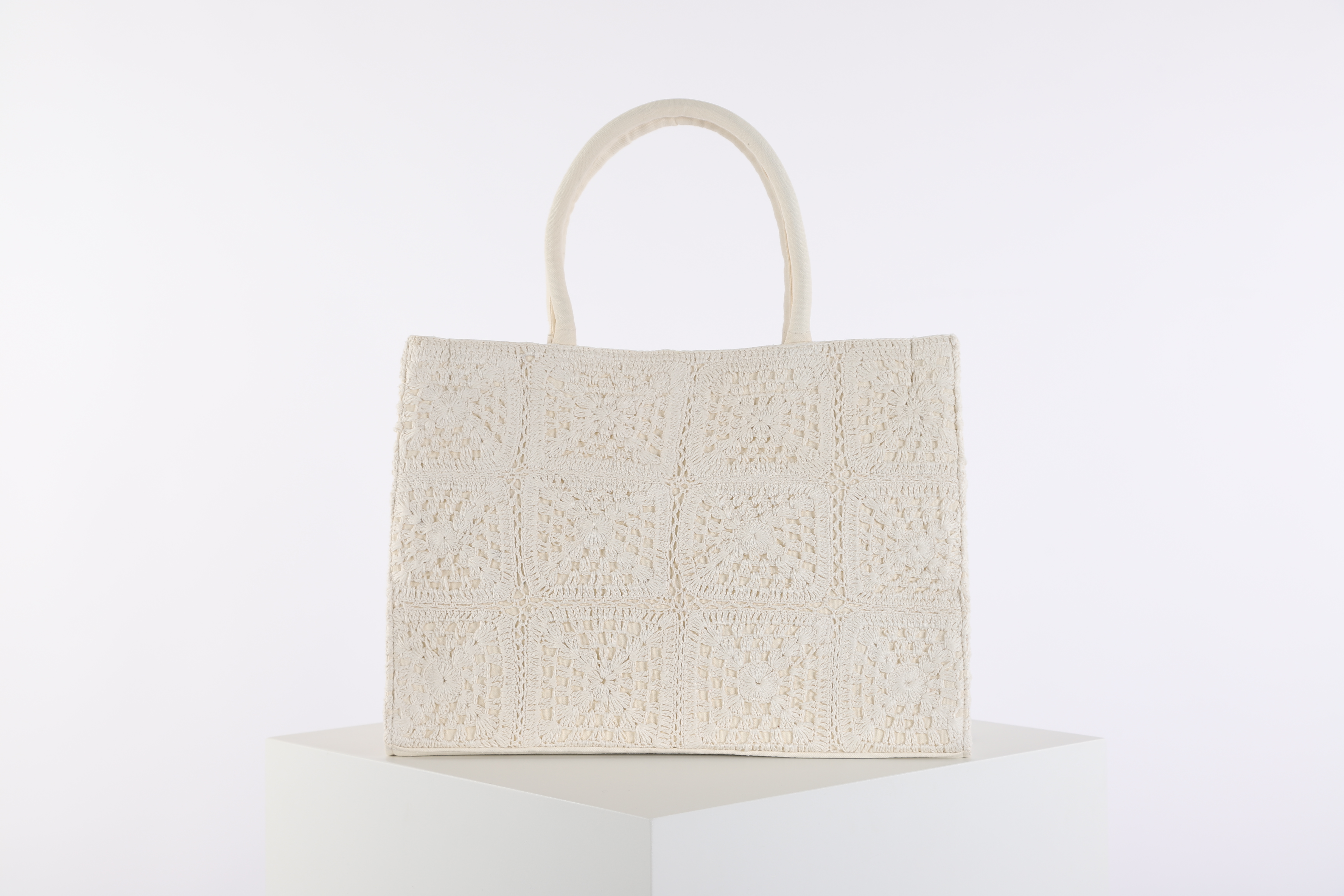 BOOK TOTE LARGE CROCHET - OFF WHITE